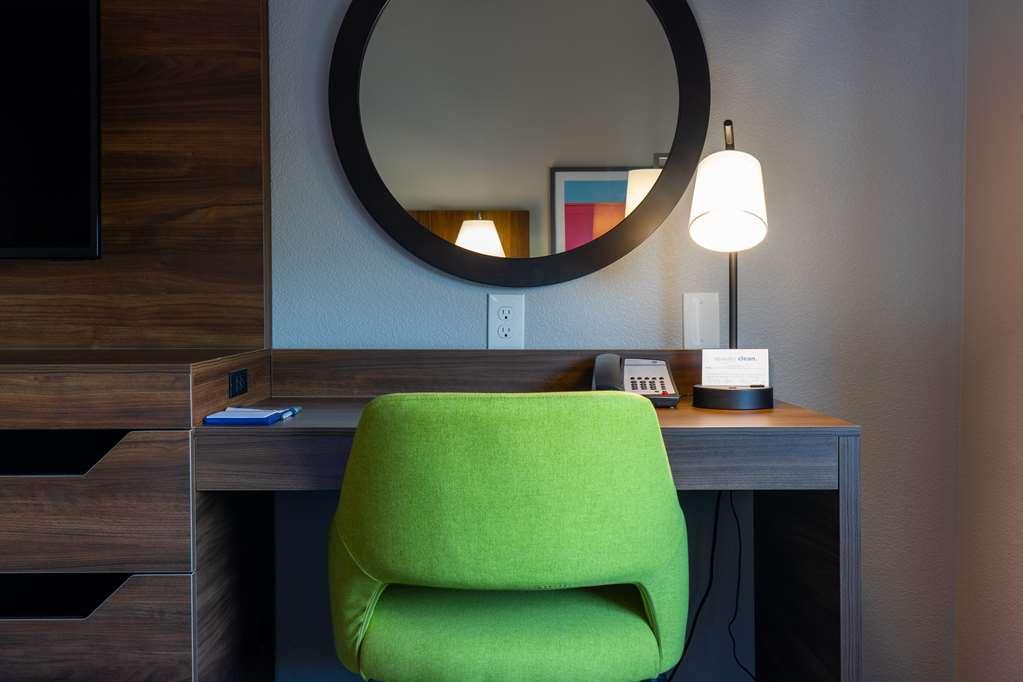 Hampton Inn Elkhorn Lake Geneva Area Room photo