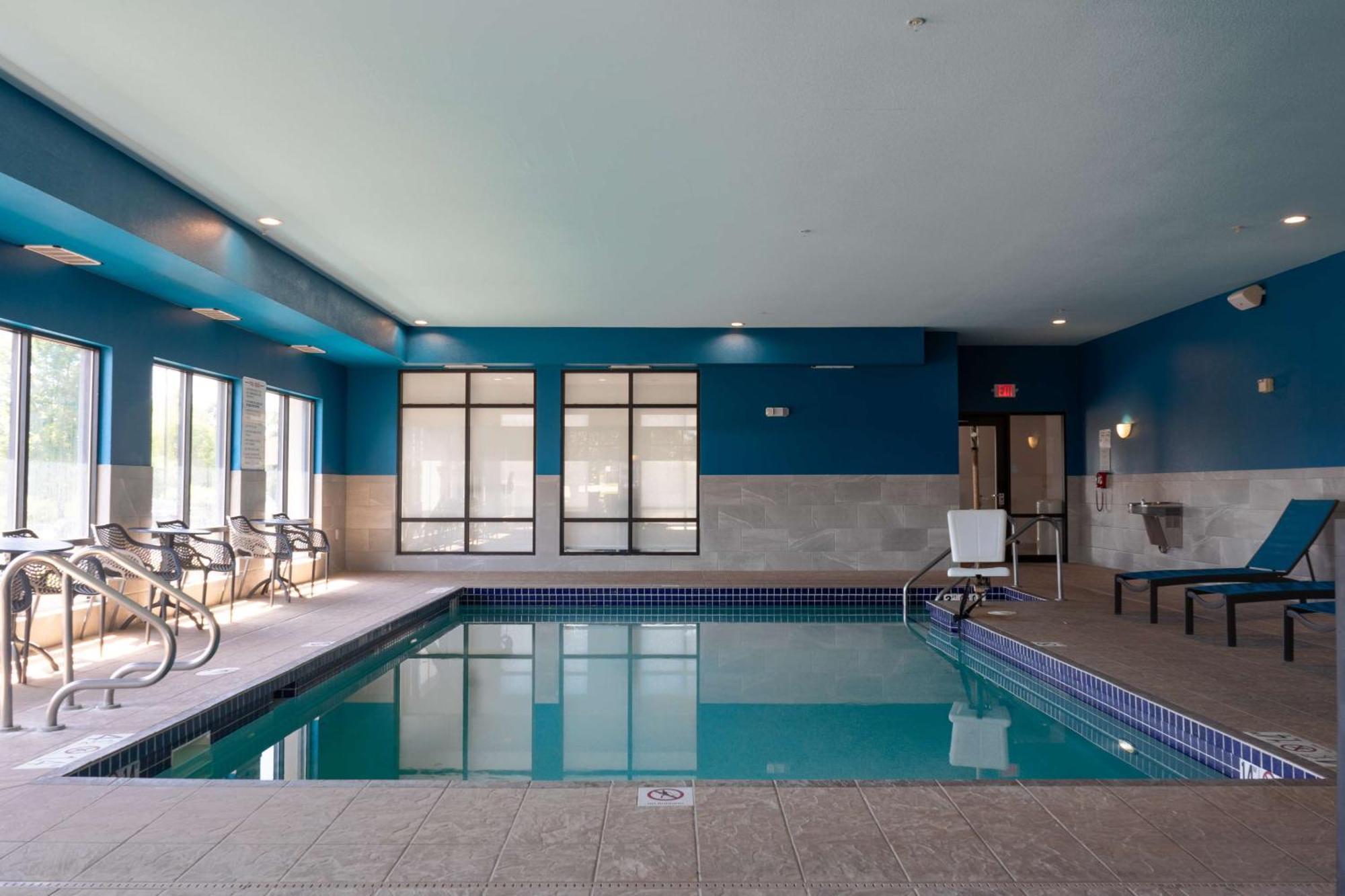 Hampton Inn Elkhorn Lake Geneva Area Exterior photo
